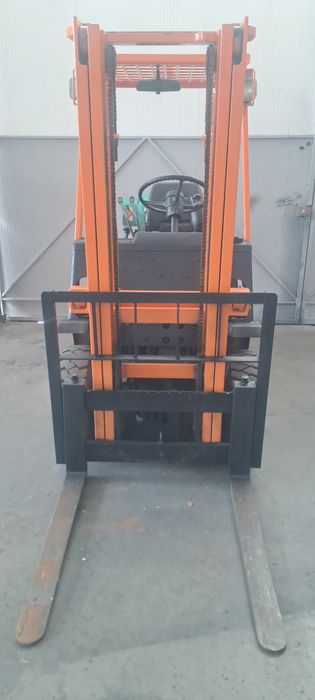 Empilhador toyota 1.500 Kg