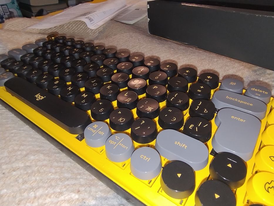 Logitech POP Keys черно-желтая