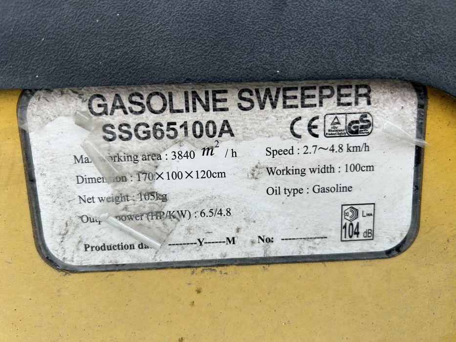 Zamiatarka  spalinowa z koszem Gasoline Sweeper