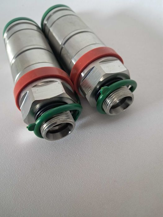 nowe 2 szybkozłącza hydrauliczne długość 111 mm śr gwintu 21 mm