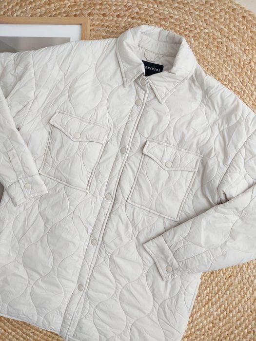 Pikowana kurtka Medicine XS/S Kremowo szara kurtka oversize Watowana