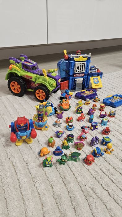 Zestaw zinks posterunek, duży samochód, figurki , pojazdy, robot wysył