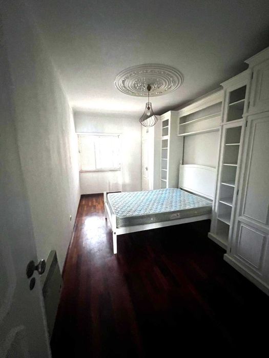 Quarto de casal em casa renovada Odivelas - tudo incluído