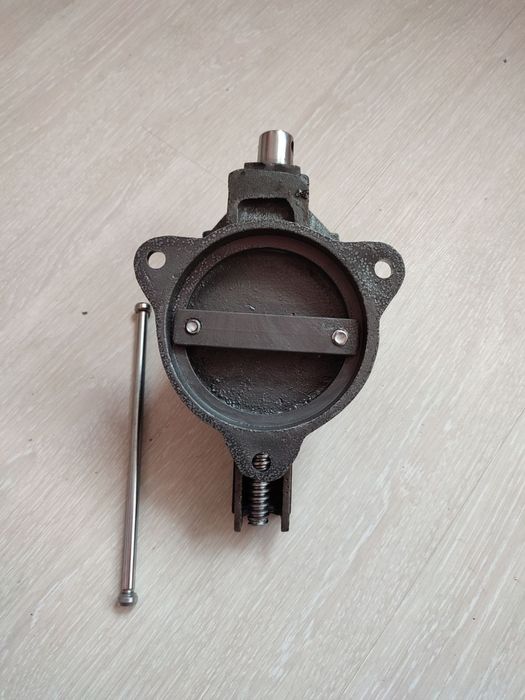 Тиски слесарные поворотные 100 мм INTERTOOL HT 0081