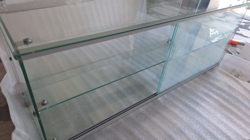 Vitrine de  Bar com prateleira
