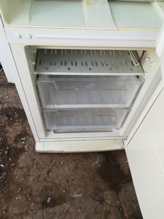 Холодильник Indesit полочки індезіт  запчастини