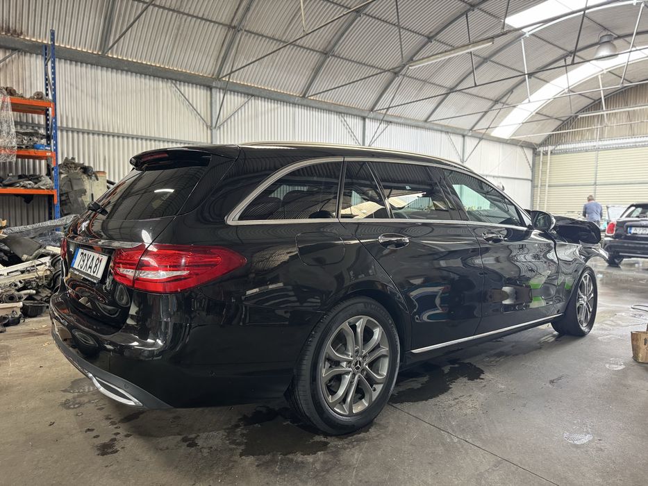 Mercedes C220 CDI Avantgarde - automática - 2017