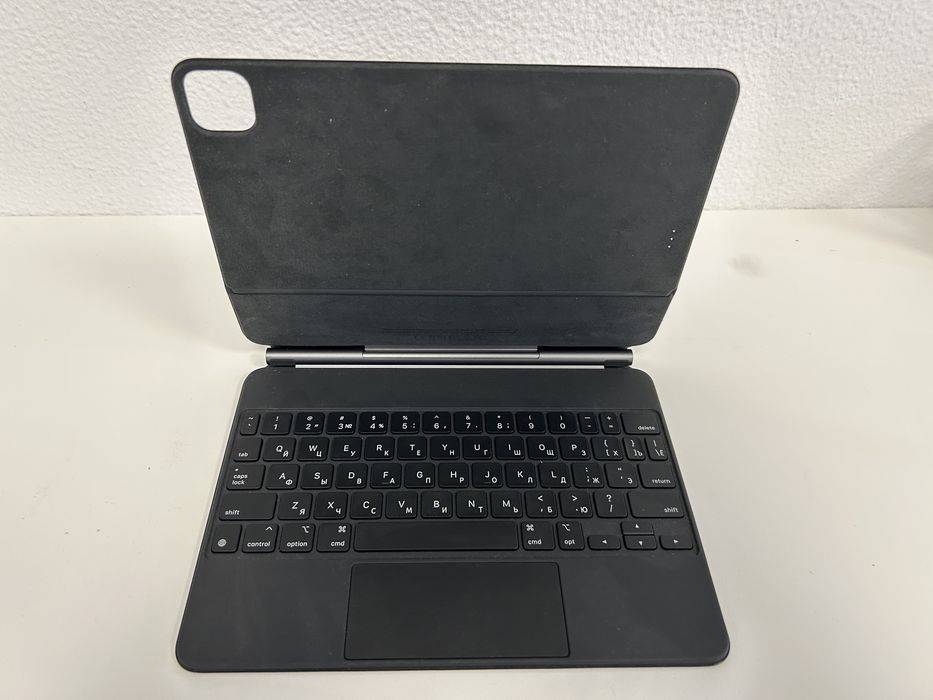Apple Keyboard for iPad Pro 11 — Excellent Condition!64730212724353121