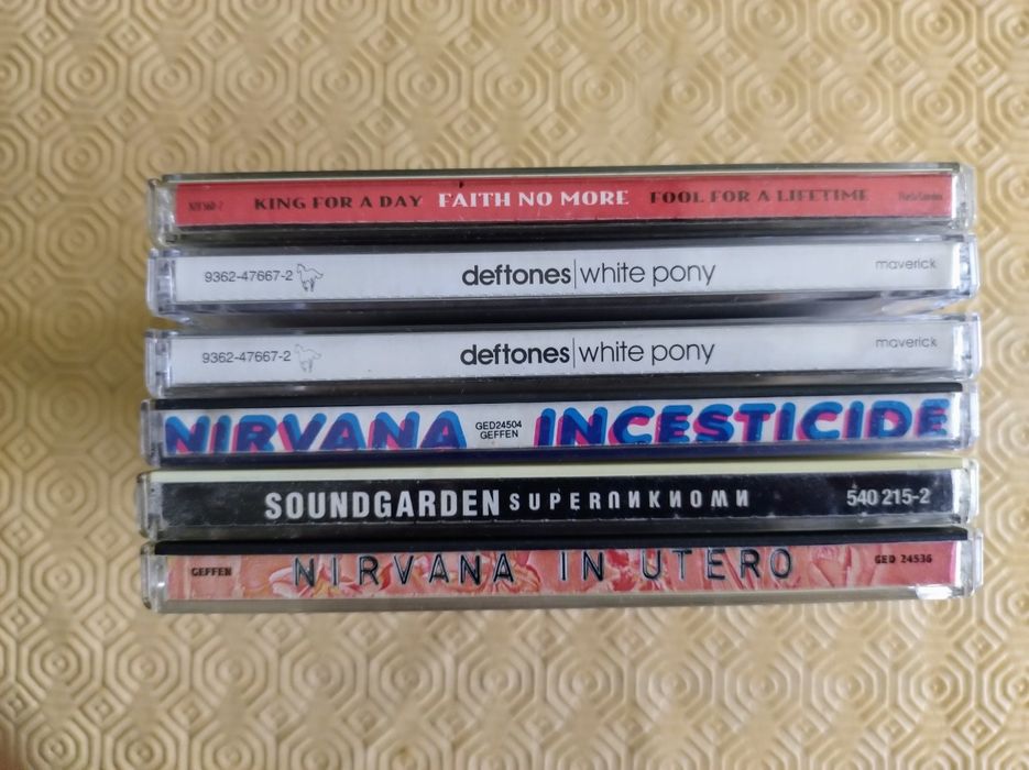 CDS Faith no More, Deftones, ABBA, Nirvana em ótimo estado