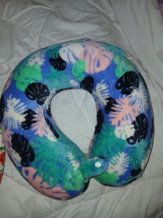 2 almofadas cervicais em bom estado geral