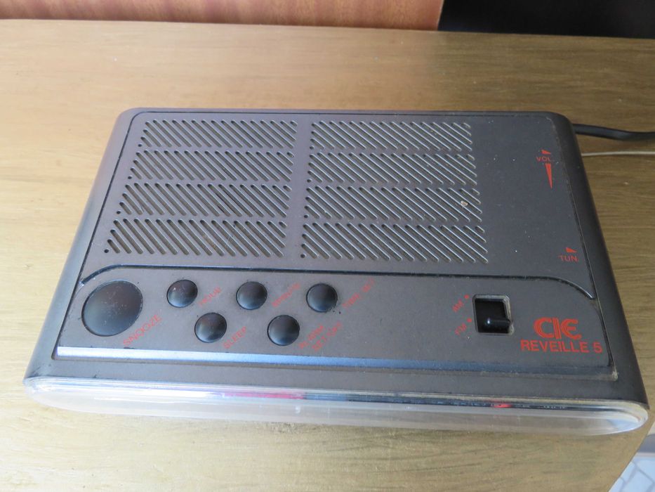 Rádio com Relógio, Alarme e Fusível de proteção