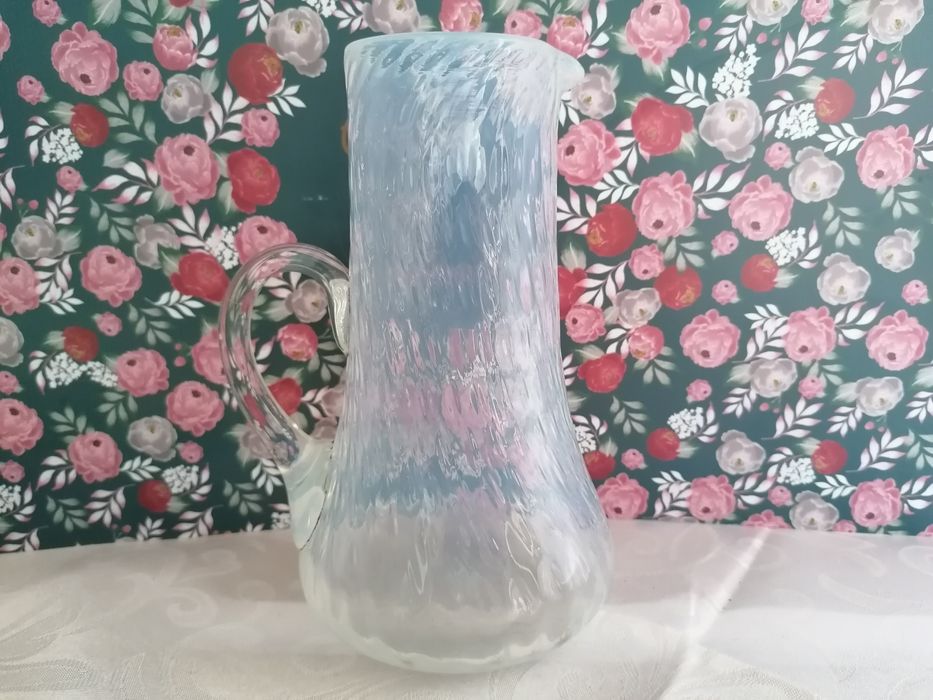 Śliczny opalizujący dzban dzbanek polecam