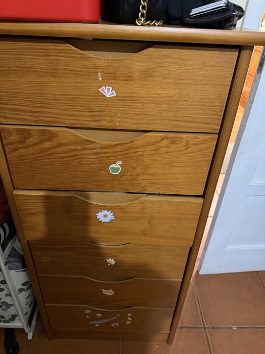 Roupeiro e comoda  em bom estado