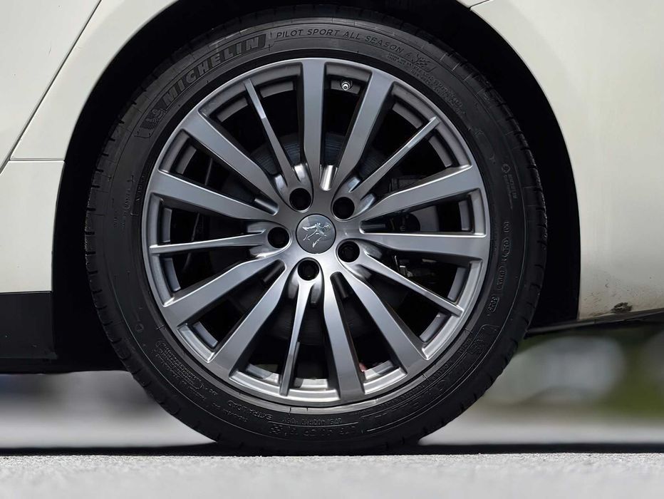 Maserati Ghibli      2019