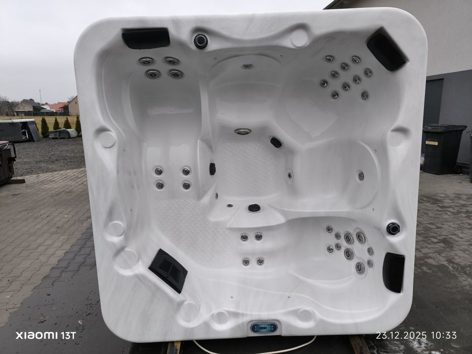 Jacuzzi ogrodowe 2 leżanki 200x200cm 5 osób