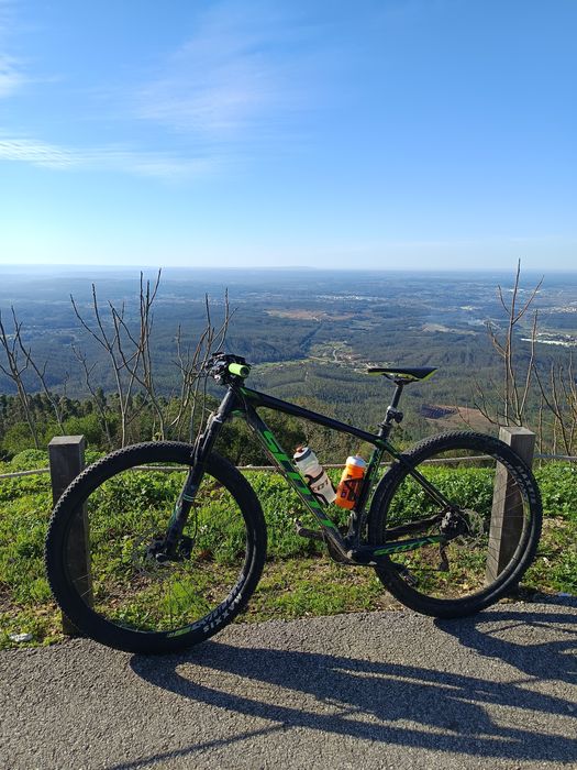 Bicicleta BTT scott em carbono