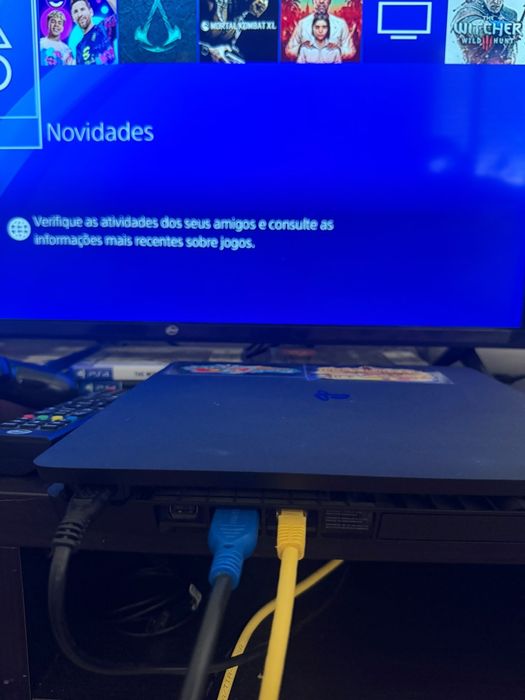 Vendo ps4 slim 1000g c/ 2 comandos e 6 jogos