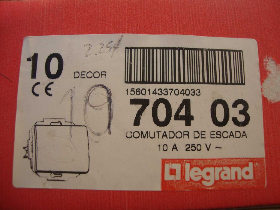 Diversa aparelhagem elétrica da Legrand, sobrante de obras