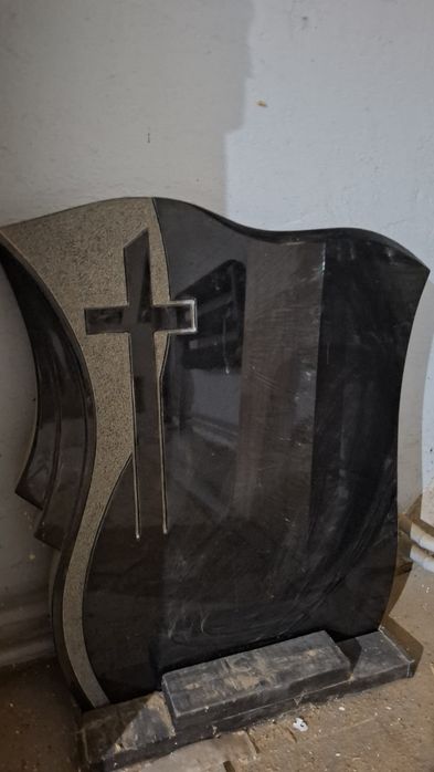 Tablica  nagrobkowa napisowa granitowa z krzyżem