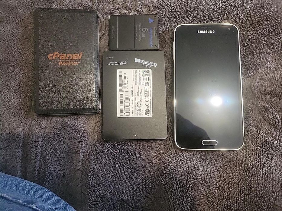Vendo Telemóvel + Bateria Portátil + Acessório PS2 — Separado ou Lote