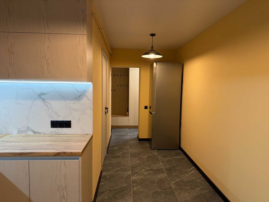 Двокімнатна квартира в центрі Богородчан із власною ділянкою.