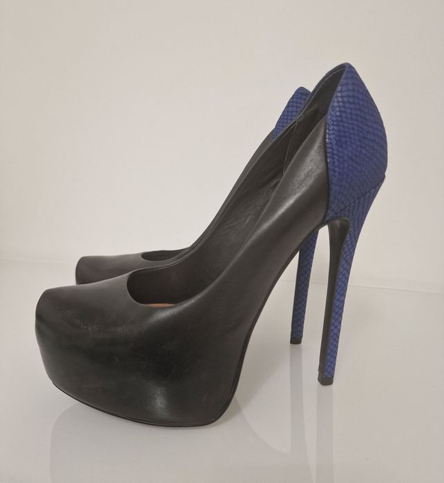 Sprzedam szpilki KAZAR czarno chabrowe