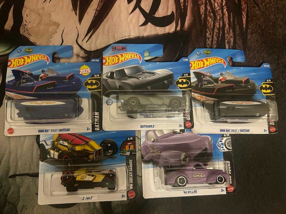 Pack Batman com 2 Jet Z e 41 Willys - Diversos Hotwheels