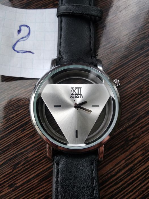 Часы наручные  ***