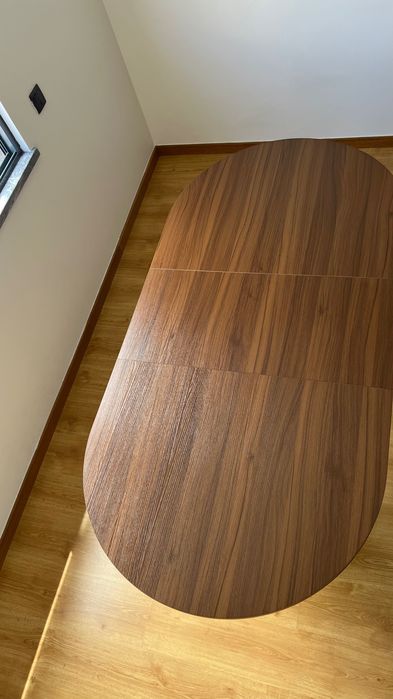 Mesa de jantar extensível 160-200×90×75 cm - para 6-8 pessoas - cantos arredondados - tampo espesso - MDF - marrom