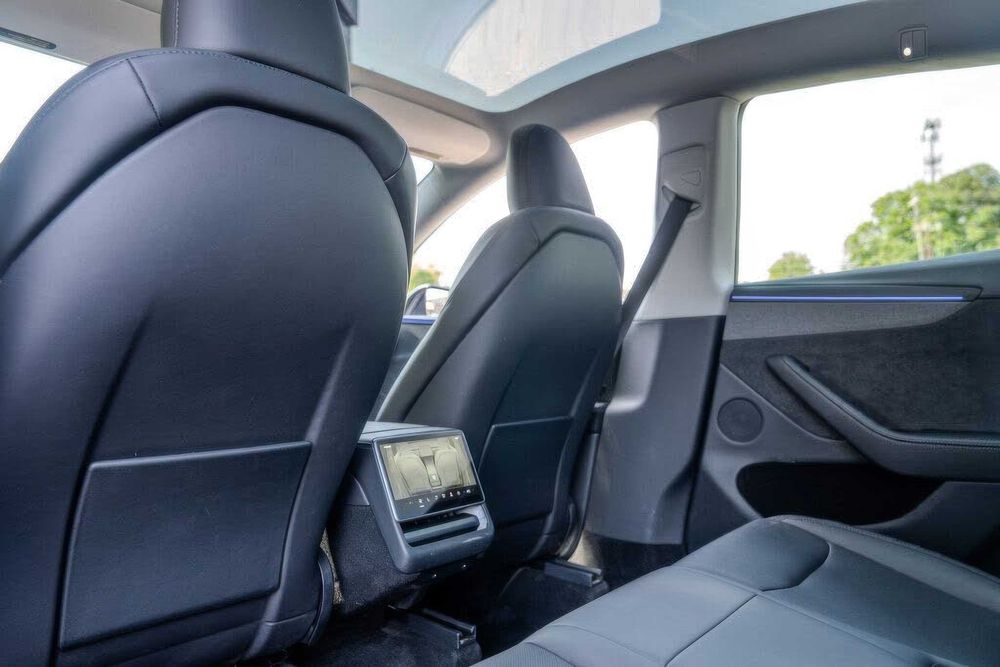 Tesla Model Y Long Range      2026
