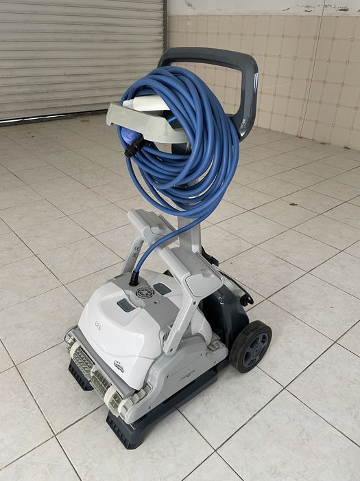 Robô Aspirador de Piscina