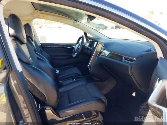 Розбір шрот запчастини Tesla Model X 2016-2020 P100D