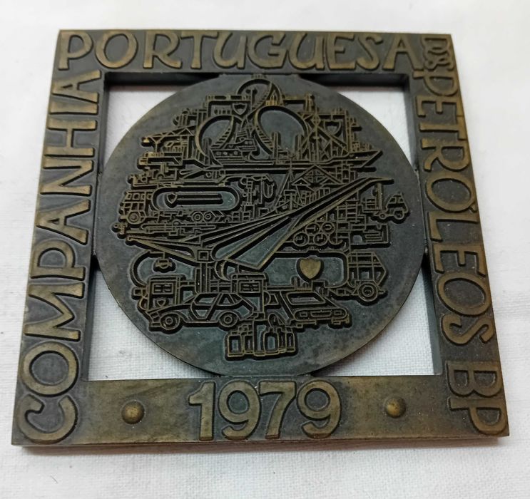 Várias medalhas comemorativas da empresa BP