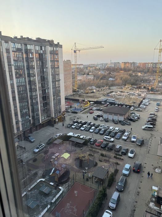 3-кімнатна квартира з великою кухнею 23 кв м новобудова