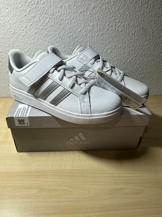 Продам Новые оригинальные кроссовки Adidas 37 размер