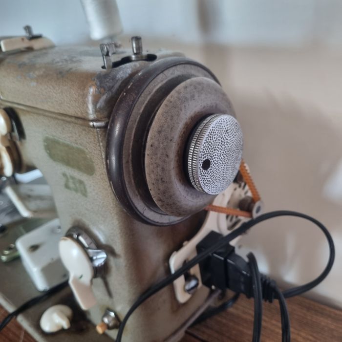 Máquina de Costura Pfaff com móvel