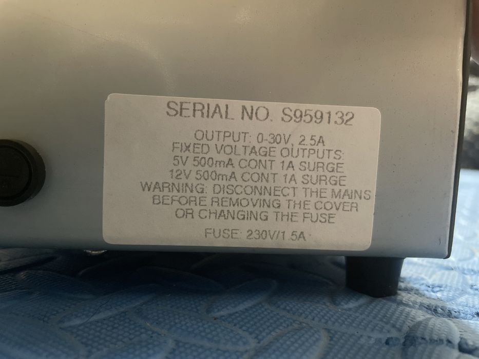 Gerador de função/sinal - Fonte de alimentação