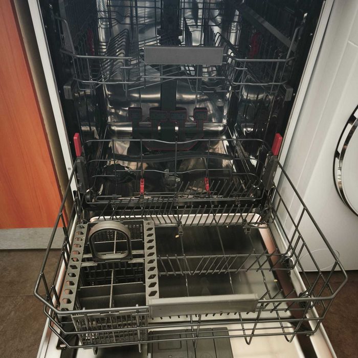 Máquina de Lavar Louça Whirlpool – Bom Estado