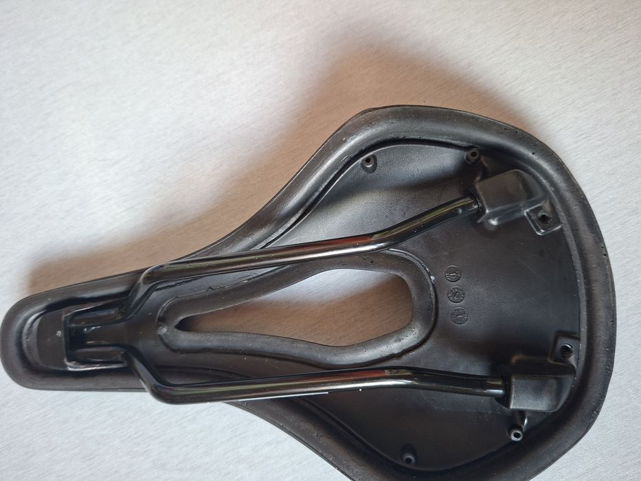 siodło siodełko rowerowe XLC SA-S10 143 mm