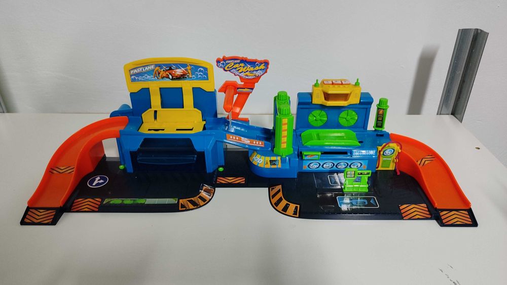 Lavagens de carros Fast Lane + Burago