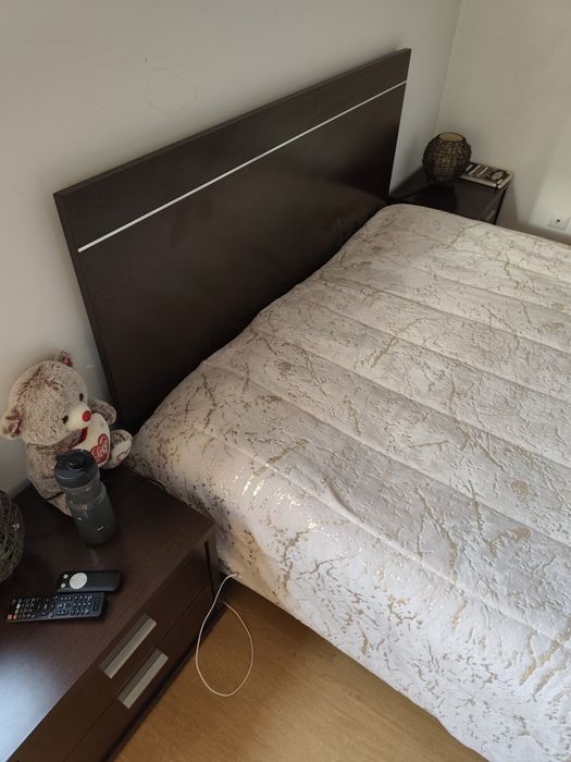 Quarto casal mais mesinhas