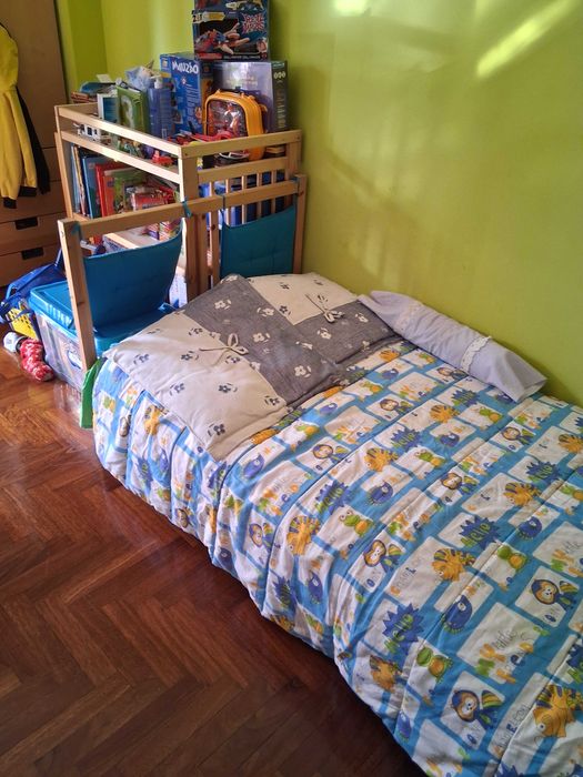 Cama de criança em bom estado