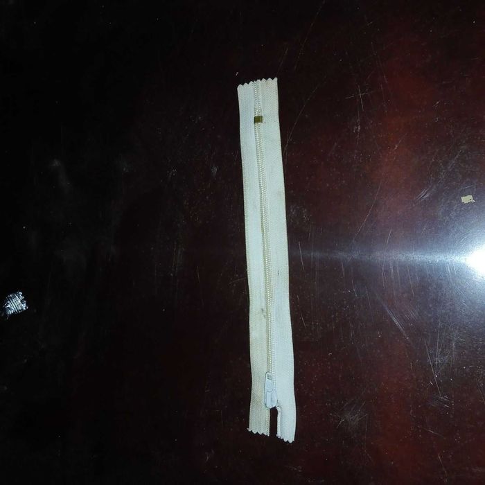 Фурнітура швейна - застібка пластмасова.