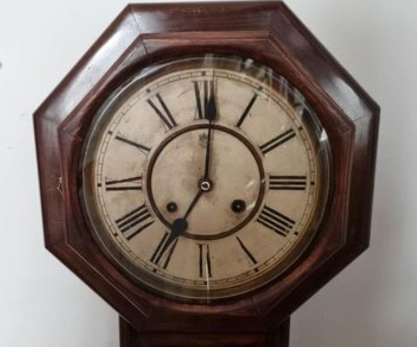 Relógio de parede centenário