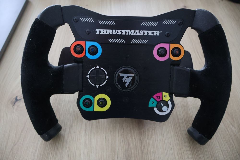 Pack Sim Racing: Thrustmaster TS-XW + Volante Ferrari + TM Open Wheel + Shifter TH8S + Pedais + Suporte Oferta