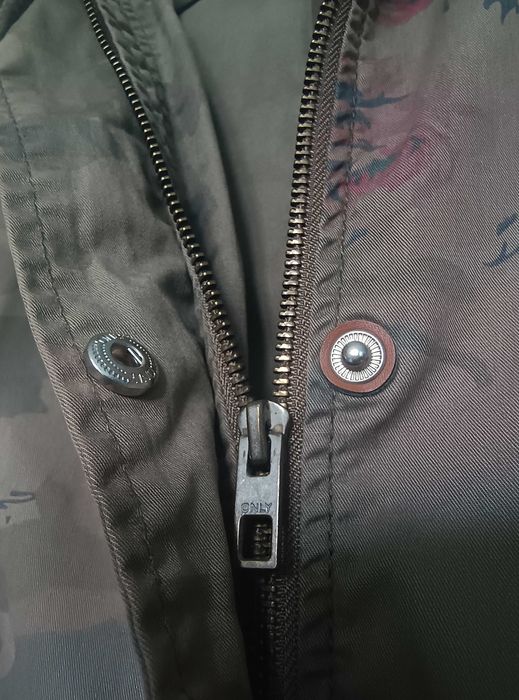 Damska parka khaki z kapturem w kwieciste wzory, rozmiar XS