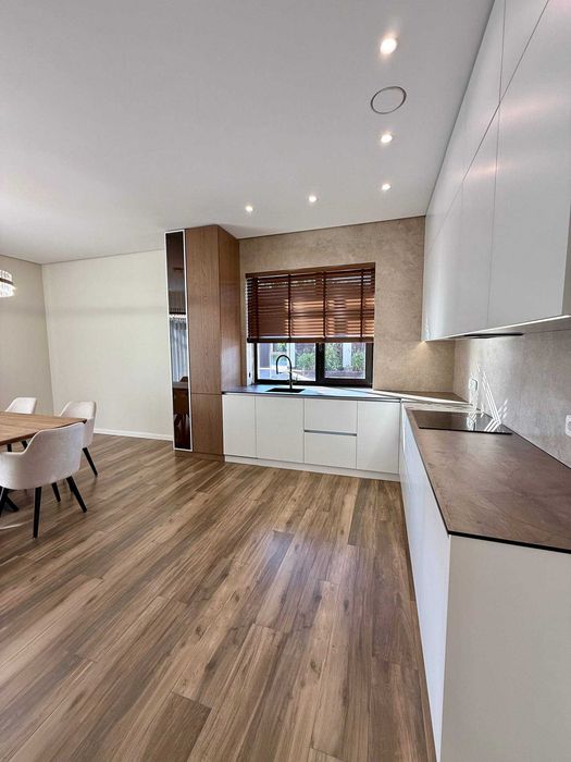 Одноповерховий будинок 206 м² з басейном, 14 соток, КМ, 5 км від Києва