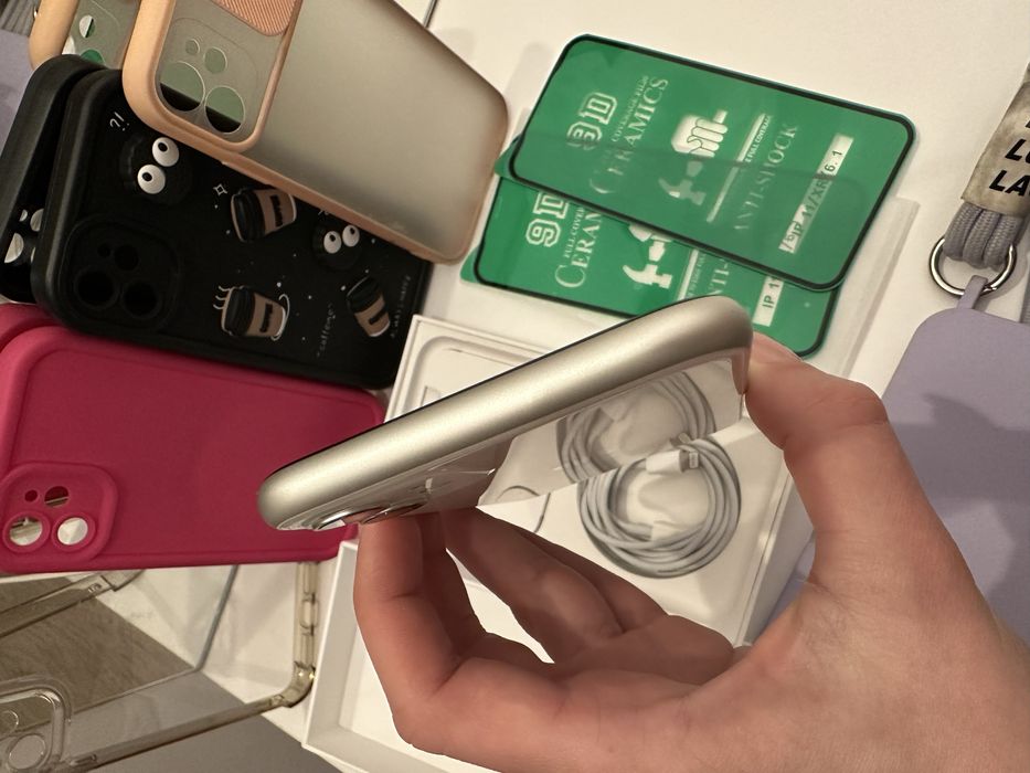 iPhone 11 64GB White