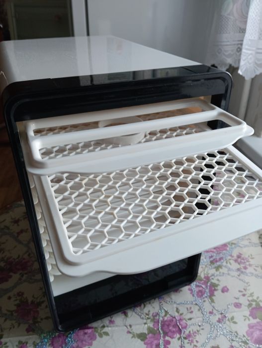 Сушарка для овочів, фруктів, ковбаси   WetAir FD-550