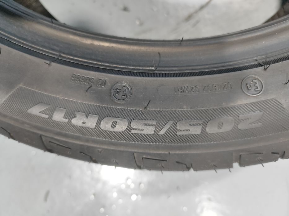 2 pneus semi novos 225-45R18 Continental - Oferta dos Portes